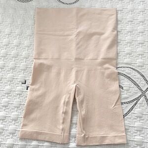 NEW High-Waisted Shapewear Shorts in Nude